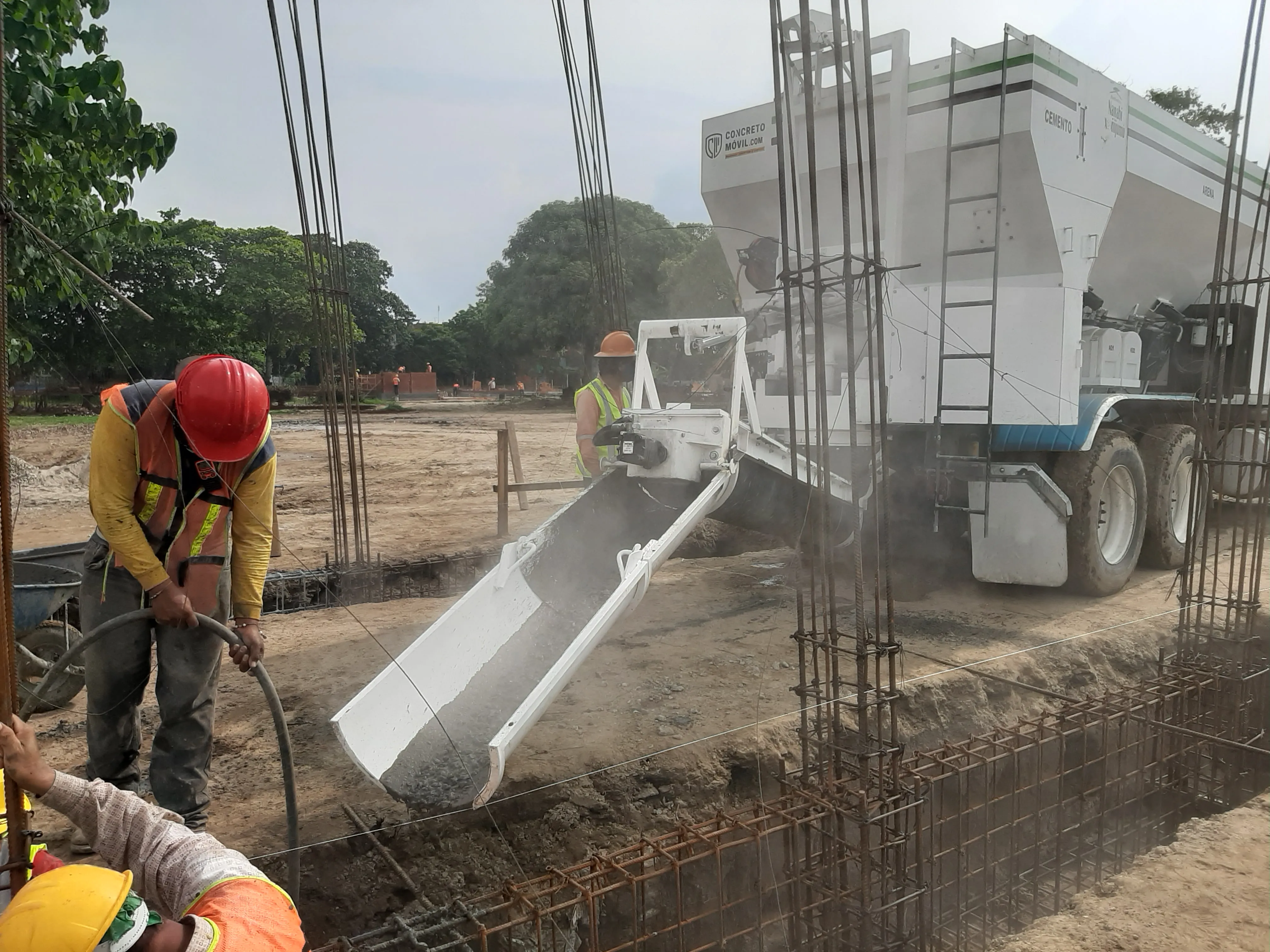 Ventajas de rentar una planta dosificadora de concreto móvil